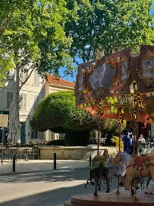 Location manège Salon-de-Provence en pleine fête Bouches-du-Rhône